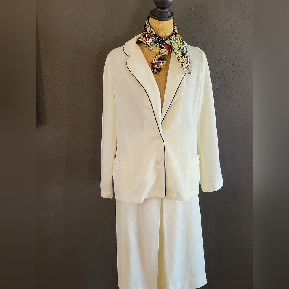 Center Stage 70s Ivory Polyester Textured Knit Skirt Suit Size Medium